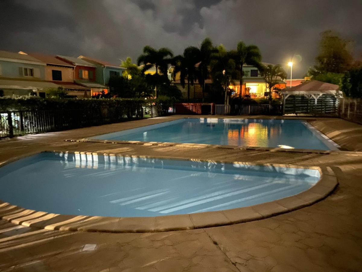 Maison Mitoyenne , Piscine,Citerne, Jardin, Parking, Plage Le Gosier  Exterior foto